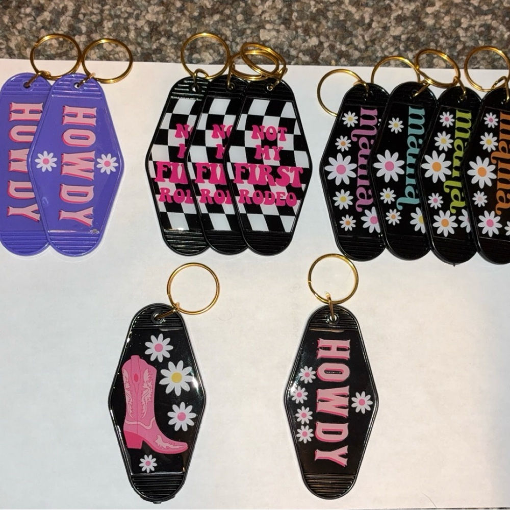 Hotel Resin Key Keychains - Picture 2 of 3
